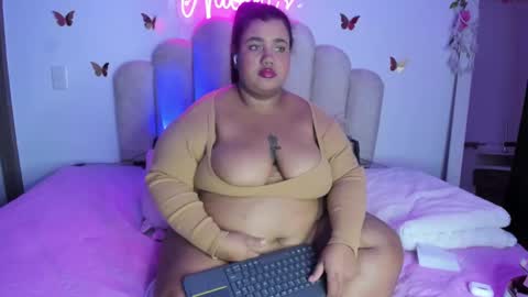 Snapshot of naomiasha_ chatting on September 9, 1:05 am    online show from September 9, 1:05 am