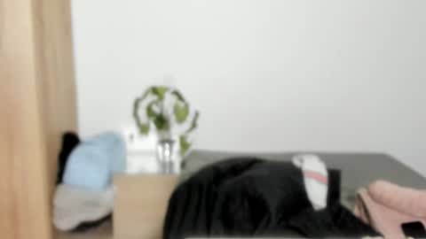 Naomi Moore online show from April 23, 11:06 pm