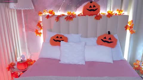 Naomi online show from October 20, 5:01 am