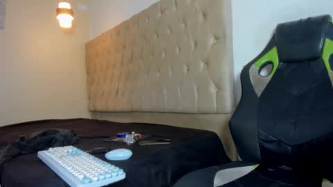 naomis_35 online show from February 20, 7:49 pm