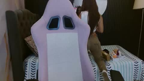 Naomis online show from June 11, 1:53 pm