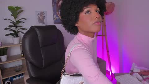 N A O M I  online show from June 25, 9:03 am