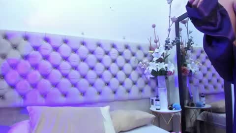 naomiwhitee online show from July 23, 1:58 am