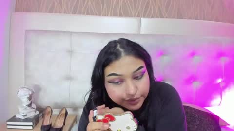 naomiwhitee online show from July 28, 8:23 pm