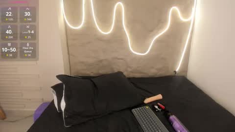 I am Naomy online show from October 28, 7:37 pm