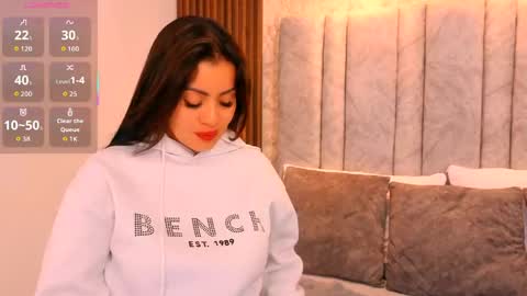 Naomy Smith online show from April 22, 10:44 am