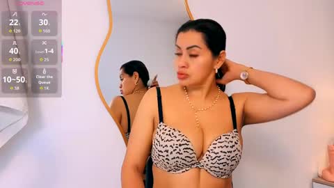 Naomy Smith online show from April 21, 10:33 am