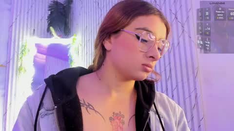 Naomy  online show from April 22, 3:24 am