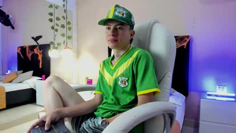 Nascary Fox online show from October 21, 8:34 pm