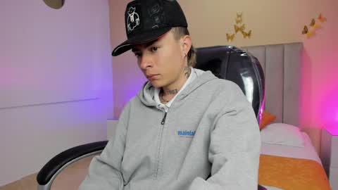 Nascary Fox online show from April 21, 12:01 pm