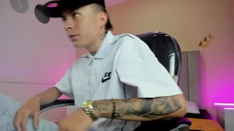 Nascary Fox online show from April 17, 1:13 pm