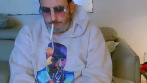 nassobout online show from December 13, 11:33 pm