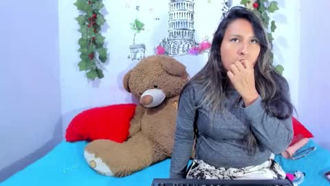 nataliaandjulliam online show from December 23, 5:02 am