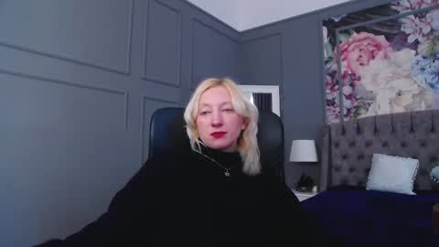 Snapshot of natalie_bitton chatting on February 25, 11:32 am Natalie online show from February 25, 11:32 am