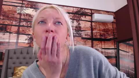 Snapshot of natalie_bitton chatting on October 7, 11:39 am Natalie online show from October 7, 11:39 am