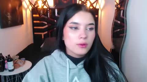 natalie  online show from April 22, 8:05 pm