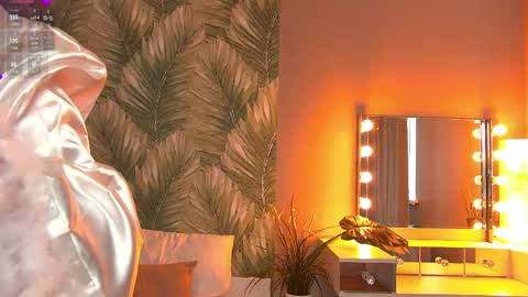 nataliecroft online show from April 21, 8:32 am