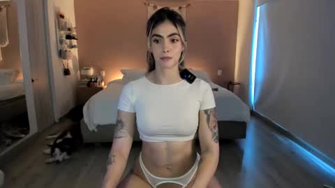 anatalybee online show from April 23, 10:00 pm