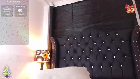 Snapshot of nathaliaz_ chatting on December 21, 12:59 pm nathaliaz online show from December 21, 12:59 pm