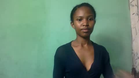 Snapshot of nathalie004 chatting on October 22, 6:05 am nathalie004 online show from October 22, 6:05 am