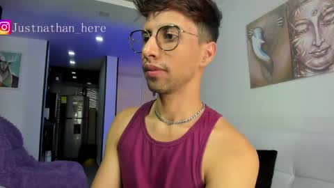 nathan_r_ online show from May 7, 5:52 pm