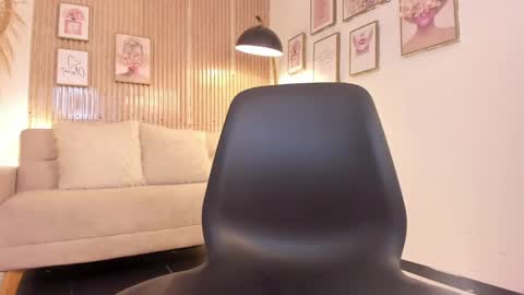 natti_london online show from September 10, 2:07 pm