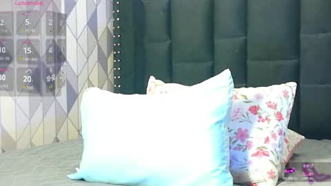 Gwen  online show from May 11, 8:06 pm