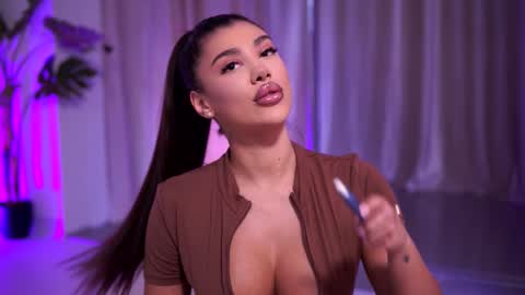 Naty online show from March 12, 8:45 pm