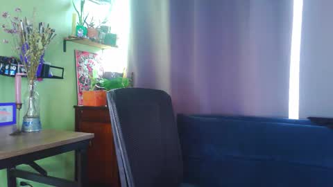 Em  please help me reach 100 thumbs up 3 online show from September 28, 4:38 pm