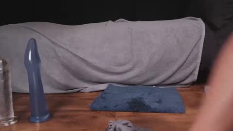 Snapshot of naughtyannalee chatting on December 18, 3:44 pm Annalee online show from December 18, 3:44 pm