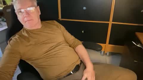 naughtydaddyla online show from December 14, 7:42 pm