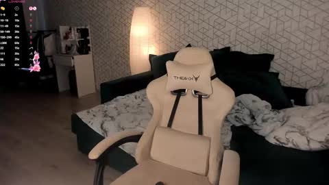 nayalina online show from March 17, 3:33 am