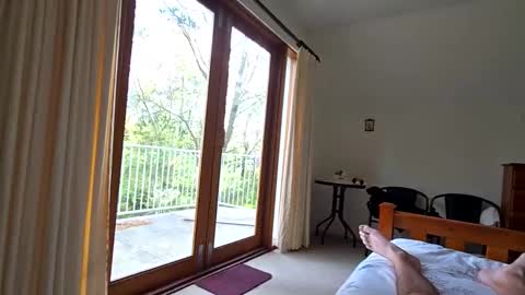 nayesie02 online show from October 5, 5:38 am