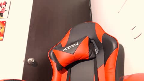 Laura   online show from November 15, 10:44 pm