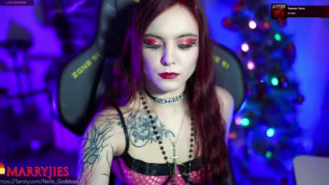 Snapshot of nelle_ chatting on January 11, 10:29 am online show from January 11, 10:29 am