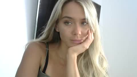 nelly_fortu online show from April 23, 12:29 pm