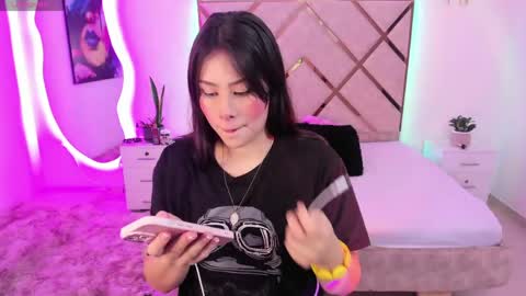 nenaarisk online show from April 4, 1:51 pm