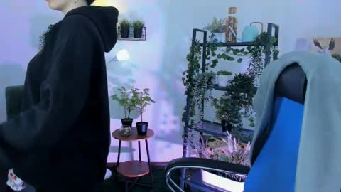 Neo Geisha online show from May 11, 1:07 pm