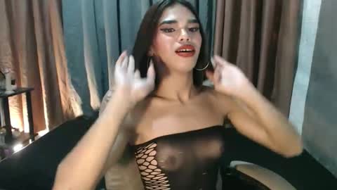 neomi online show from February 6, 10:45 pm