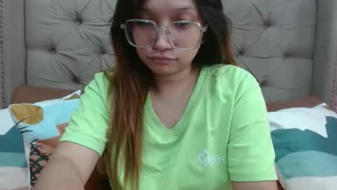 nerdysweetpinay online show from September 12, 2:46 am