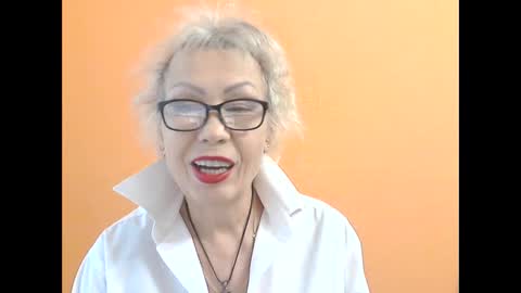 NessyJenixs online show from October 16, 7:30 am