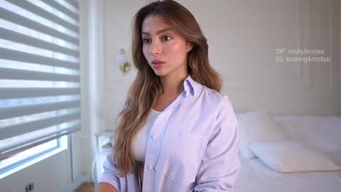 Snapshot of newmollybrooke chatting on September 21, 8:35 pm  all my links Here online show from September 21, 8:35 pm