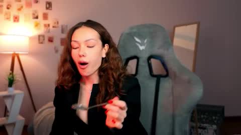 Lilly online show from February 10, 11:46 am