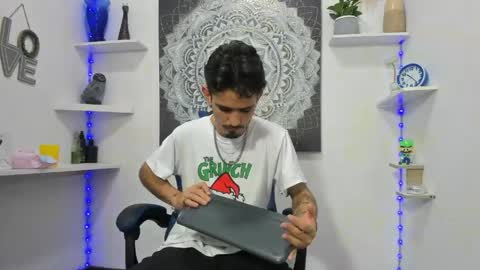 Yeison online show from April 30, 3:44 am