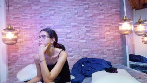 nextdoor_fantasy online show from April 22, 3:35 am