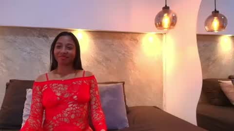 Nia online show from August 4, 8:27 pm