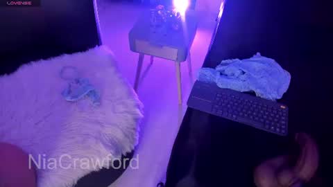 niacrawfordd online show from June 23, 6:32 am