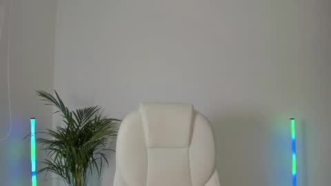 Nia online show from March 10, 1:21 pm