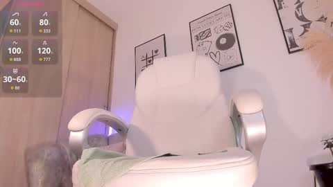 Nia online show from November 14, 3:58 pm