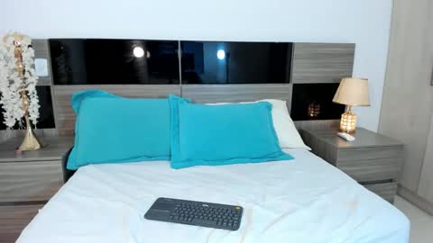 NiaPardo online show from April 21, 12:01 pm